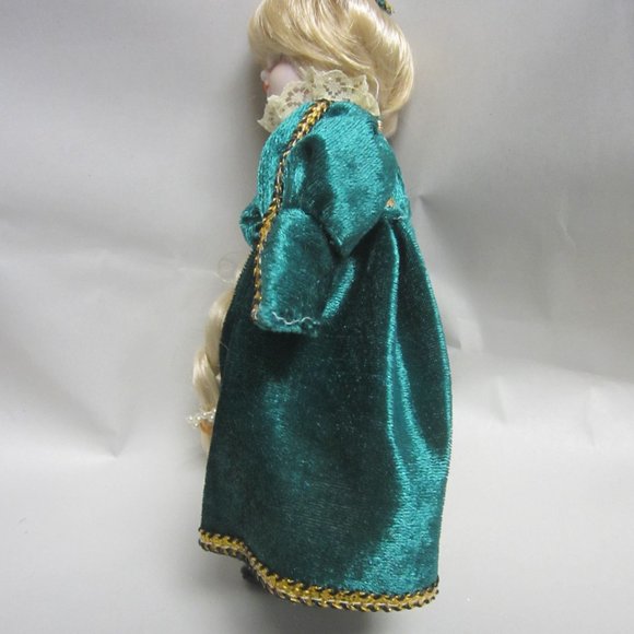 VTG REPUNZEL PORCELAIN DOLL, GREEN DRESS W/LONG BRAID - Picture 3 of 7